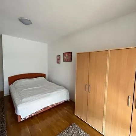 Lovely 1-bedroom In *